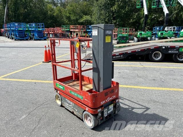 SkyJack SJ12 垂直昇降型リフト