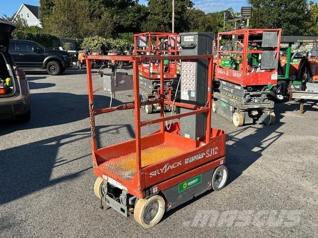 SkyJack SJ12 垂直昇降型リフト
