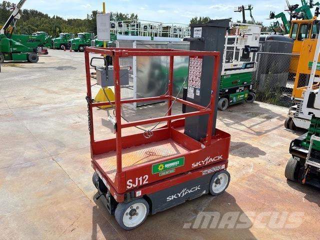 SkyJack SJ12 垂直昇降型リフト