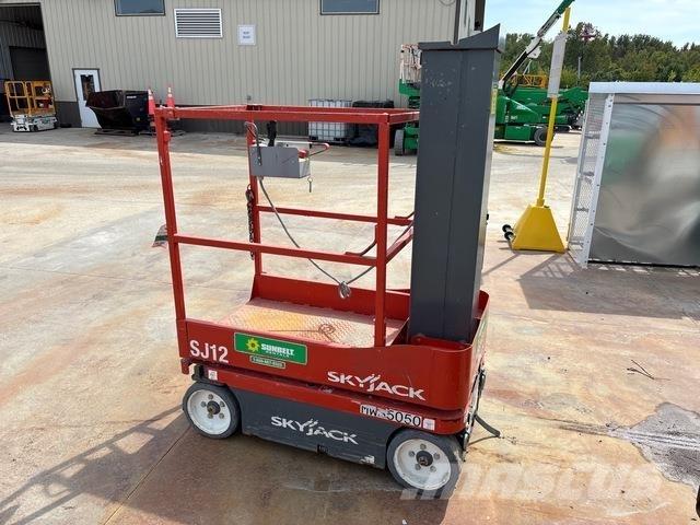 SkyJack SJ12 垂直昇降型リフト