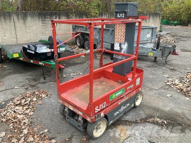 SkyJack SJ12 垂直昇降型リフト
