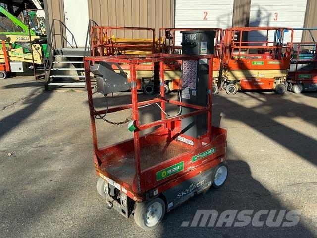 SkyJack SJ12 垂直昇降型リフト