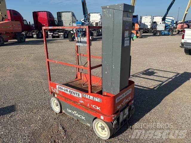 SkyJack SJ16 垂直昇降型リフト