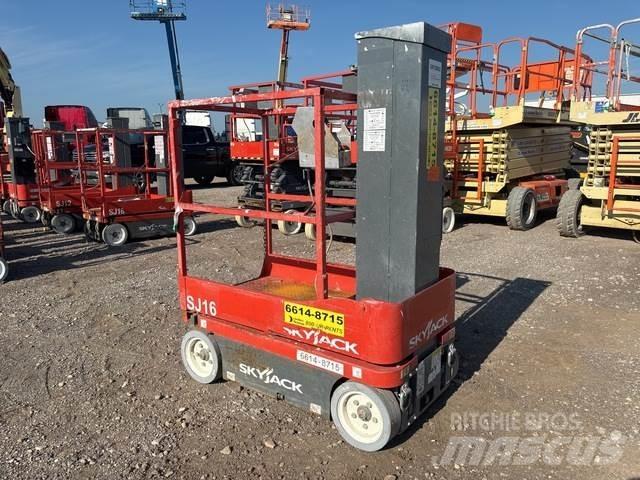 SkyJack SJ16 垂直昇降型リフト