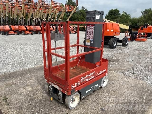 SkyJack SJ16 垂直昇降型リフト