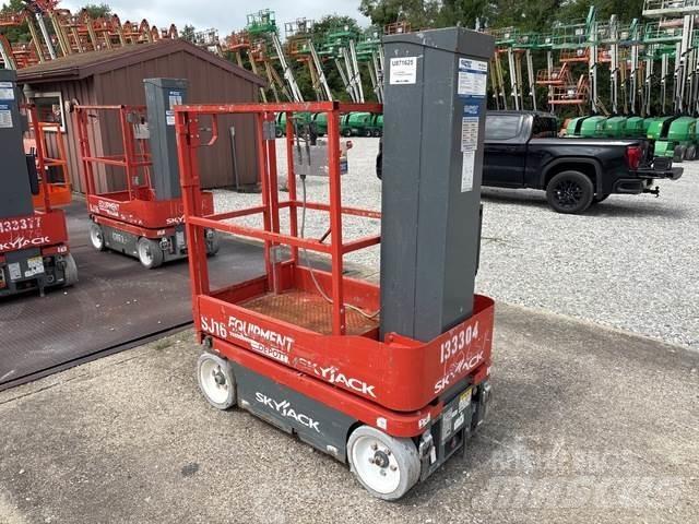 SkyJack SJ16 垂直昇降型リフト