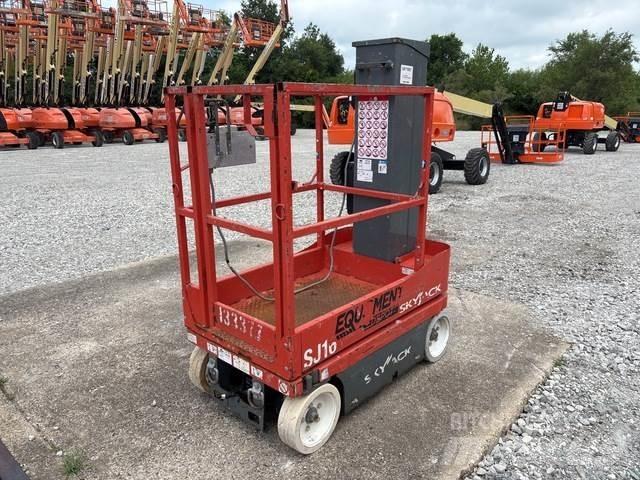 SkyJack SJ16 垂直昇降型リフト
