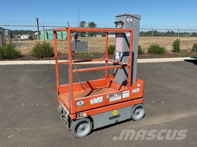 SkyJack SJ16 垂直昇降型リフト