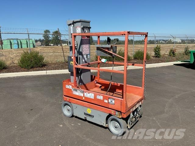 SkyJack SJ16 垂直昇降型リフト