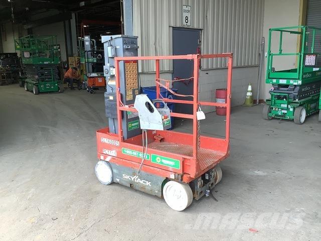 SkyJack SJ16 垂直昇降型リフト