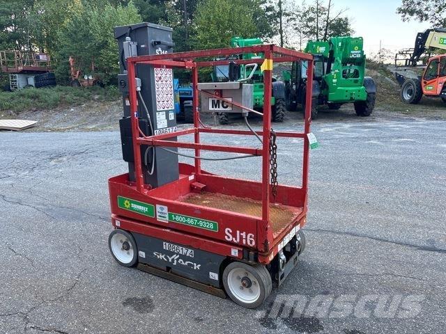 SkyJack SJ16 垂直昇降型リフト