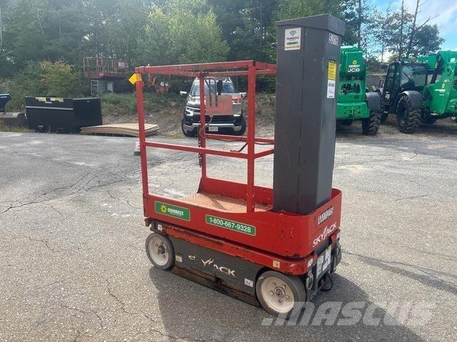 SkyJack SJ16 垂直昇降型リフト