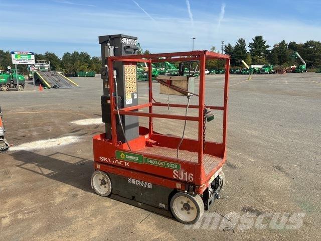 SkyJack SJ16 垂直昇降型リフト