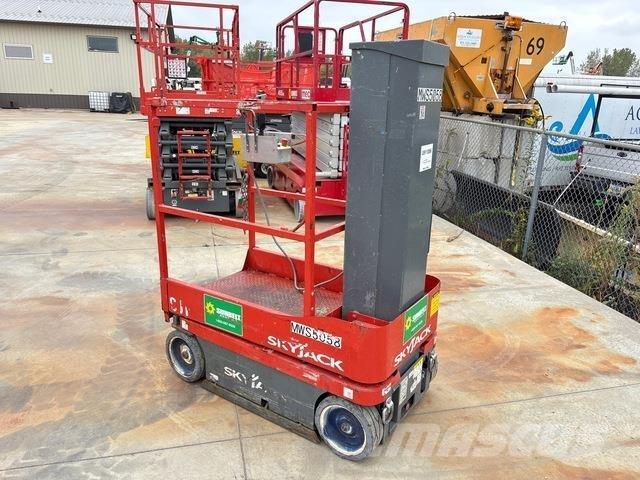SkyJack SJ16 垂直昇降型リフト