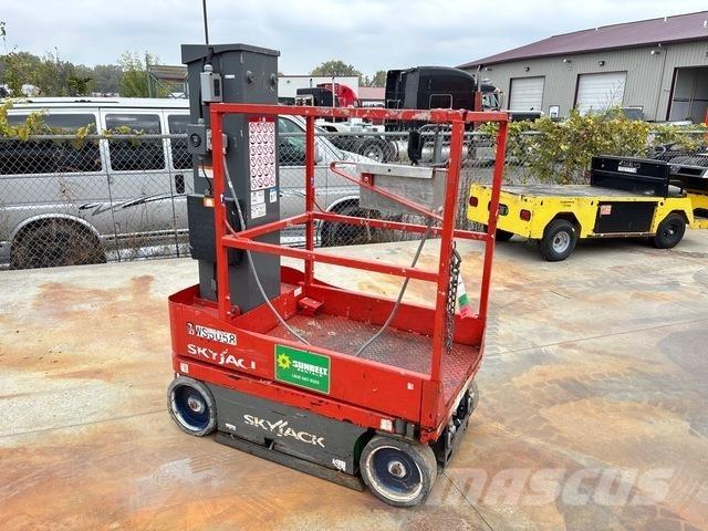 SkyJack SJ16 垂直昇降型リフト