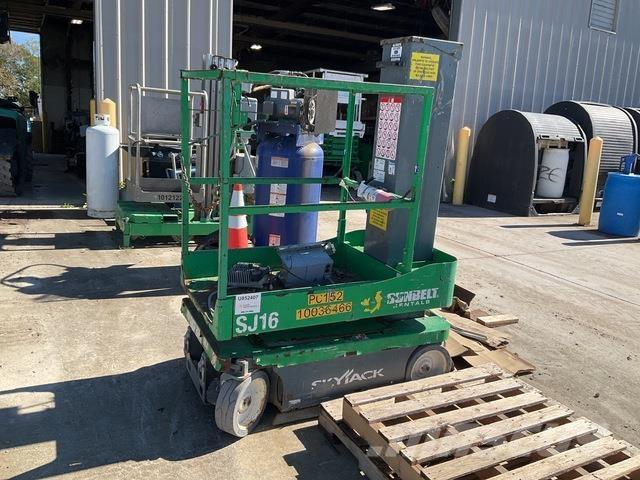 SkyJack SJ16 垂直昇降型リフト