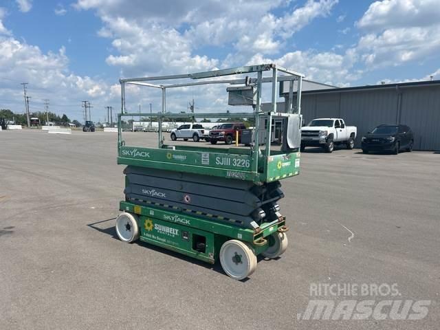 SkyJack SJ3226 シザースリフト