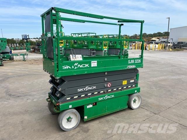 SkyJack SJ3226 シザースリフト