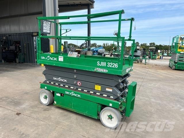 SkyJack SJ3226 シザースリフト