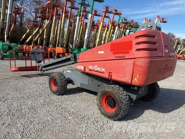 SkyJack SJ40T ブームリフト　直伸型