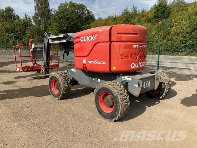 SkyJack SJ46AJ ブームリフト　屈伸型