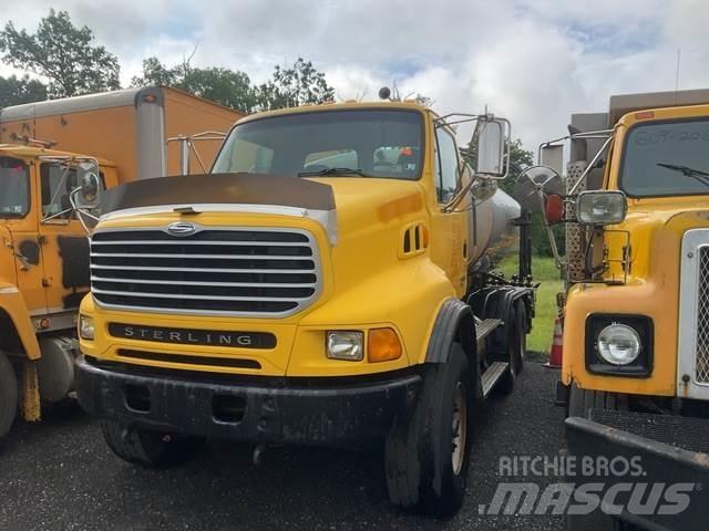 Sterling L9500 砂と塩撒き専用車