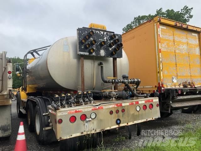 Sterling L9500 砂と塩撒き専用車