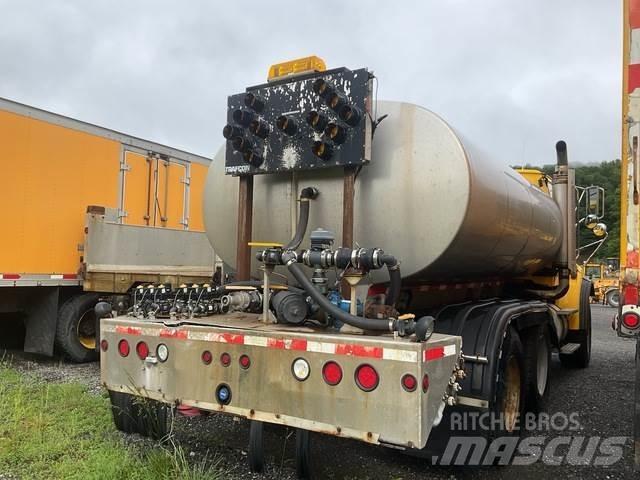 Sterling L9500 砂と塩撒き専用車