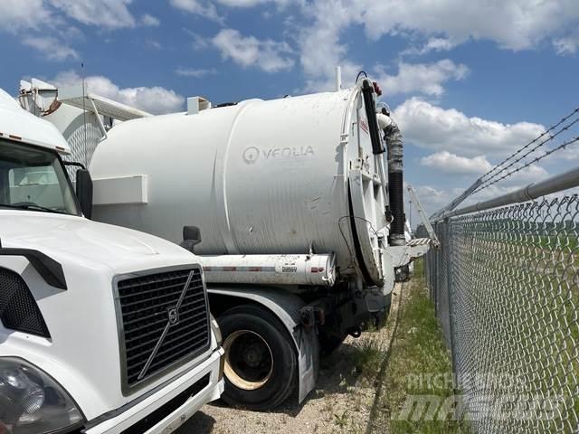 Sterling L9500 コンバイン／バキュームトラック