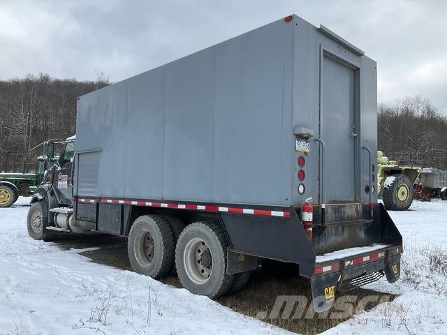 Sterling L9500 タンカートラック