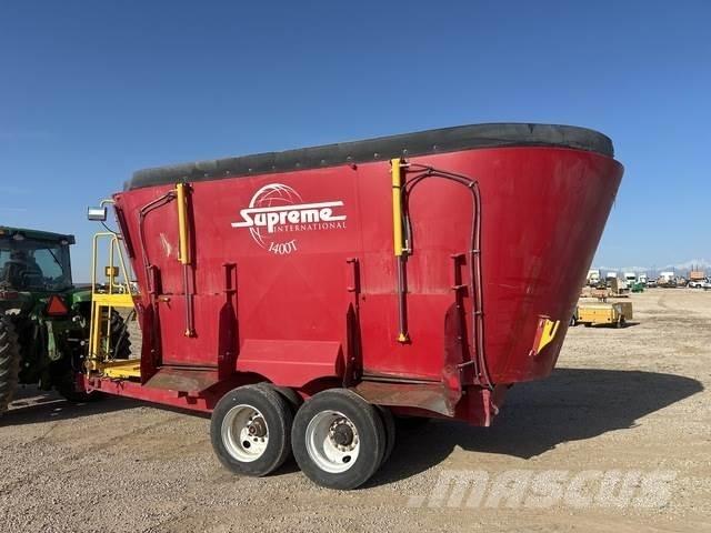 Supreme 1400T 飼料トレーラー