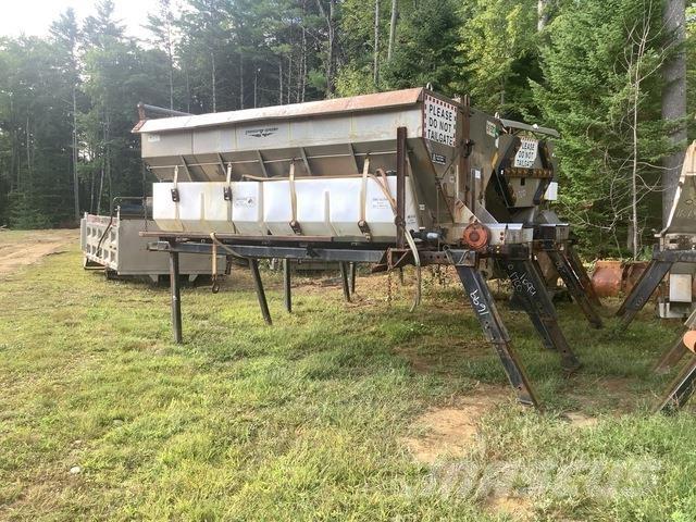 Swenson  砂と塩撒き専用車