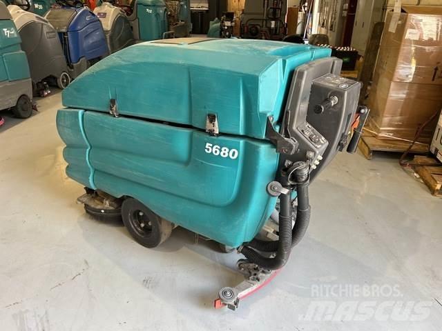 Tennant 5680 床洗浄機（スクラバー）