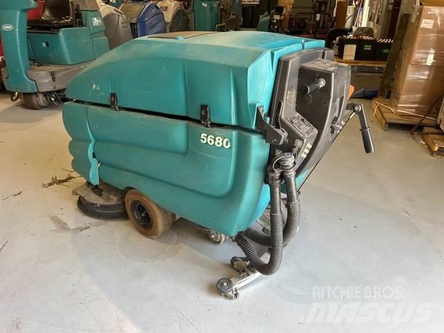 Tennant 5680 床洗浄機（スクラバー）