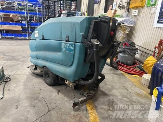 Tennant 5700XP 床洗浄機（スクラバー）
