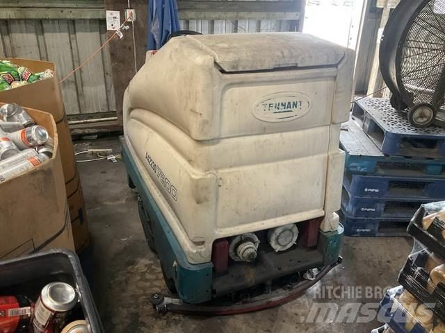 Tennant 7200 床洗浄機（スクラバー）
