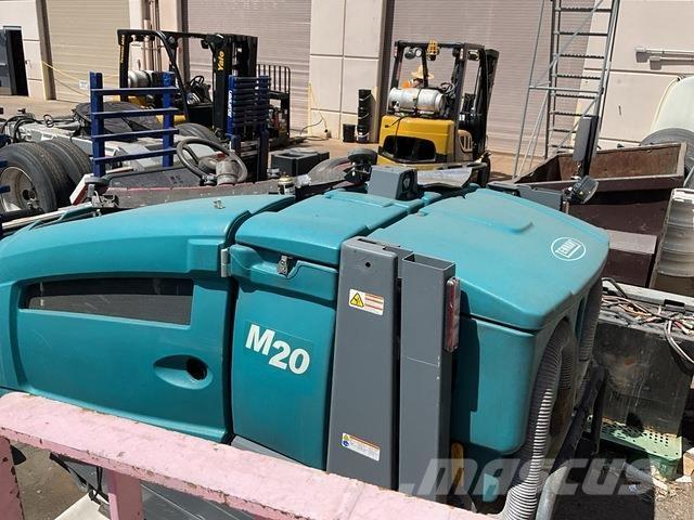 Tennant M20 床洗浄機（スクラバー）