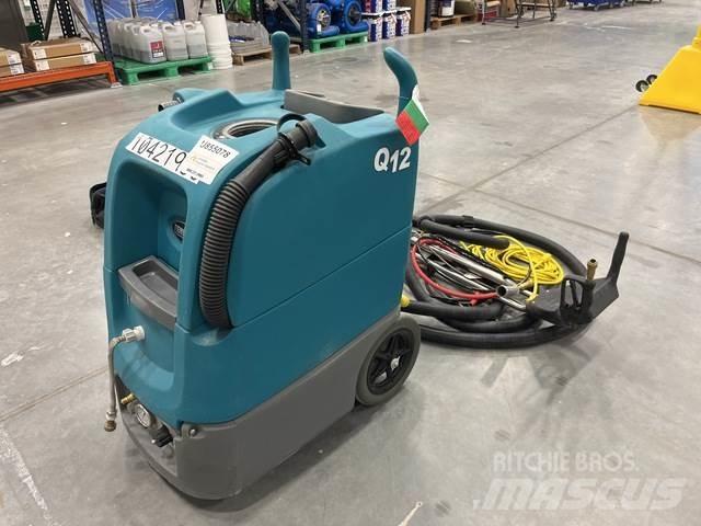 Tennant Q12 床洗浄機（スクラバー）