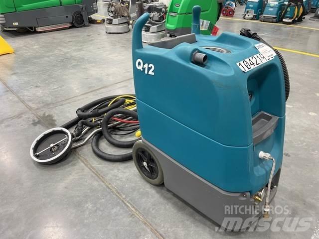 Tennant Q12 床洗浄機（スクラバー）