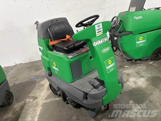 Tennant R14 床洗浄機（スクラバー）