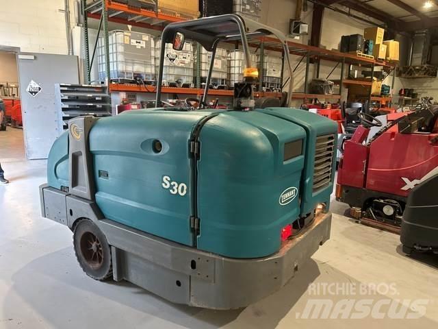 Tennant S30 床洗浄機（スクラバー）