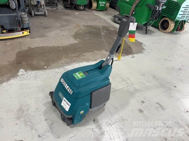 Tennant T1 床洗浄機（スクラバー）