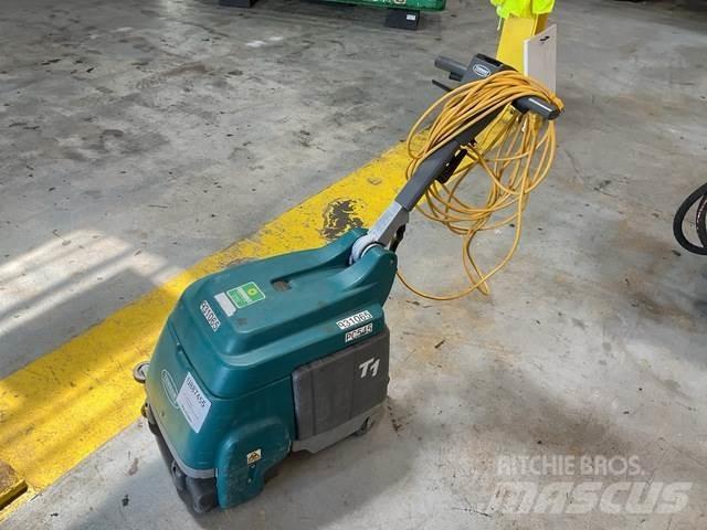 Tennant T1 床洗浄機（スクラバー）
