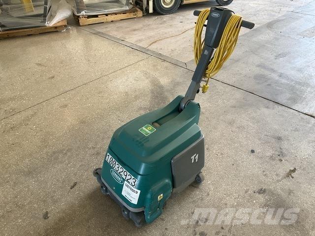 Tennant T1 床洗浄機（スクラバー）