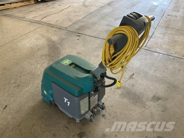 Tennant T1 床洗浄機（スクラバー）