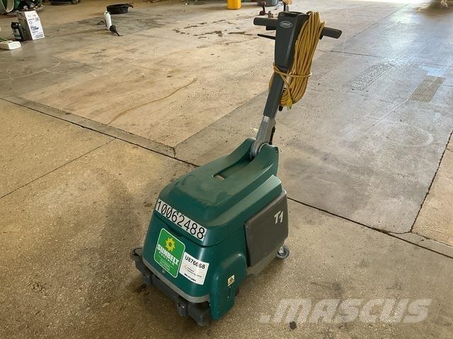 Tennant T1 床洗浄機（スクラバー）