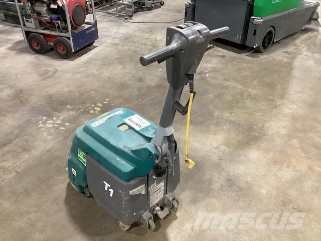 Tennant T1 床洗浄機（スクラバー）