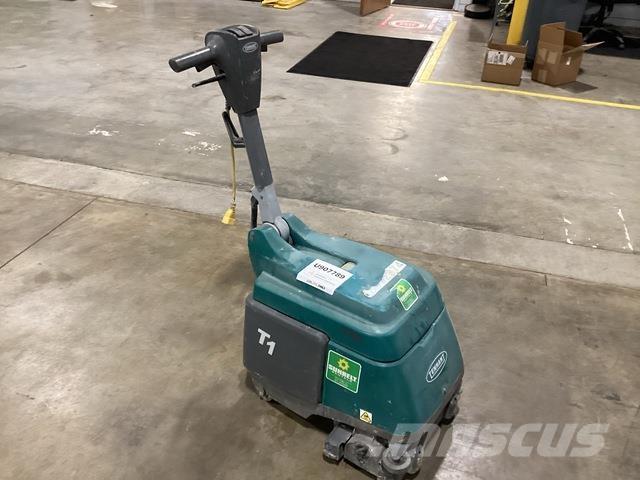 Tennant T1 床洗浄機（スクラバー）