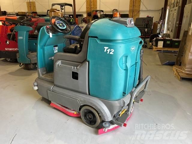 Tennant T12 床洗浄機（スクラバー）