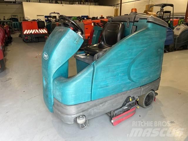Tennant T16 床洗浄機（スクラバー）